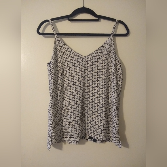 Express 2 in 1 Sleeveless cami black and white reversible prints Size XS - Picture 6 of 8